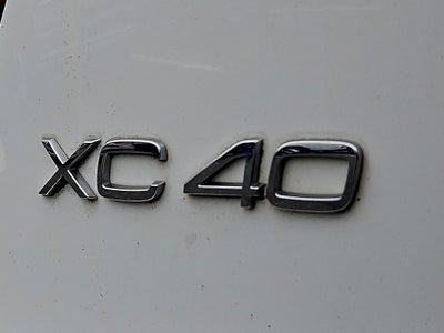 2020 Volvo XC40 Momentum