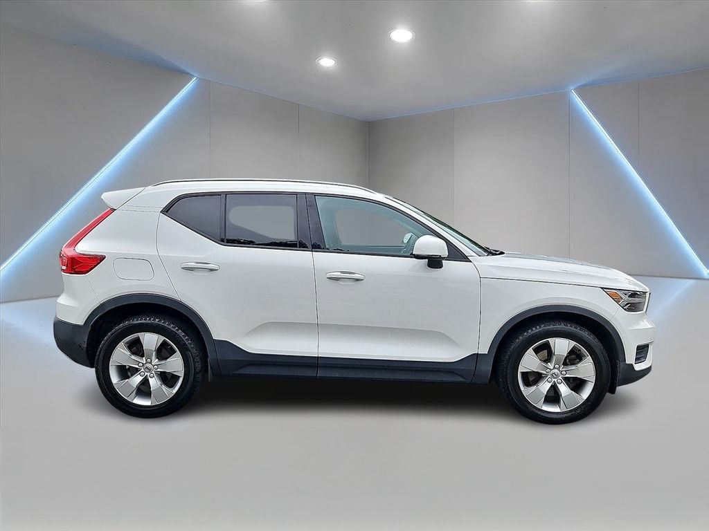 2020 Volvo XC40 Momentum
