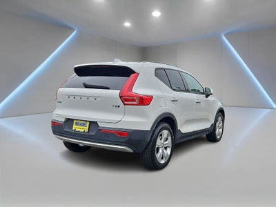 2020 Volvo XC40 Momentum
