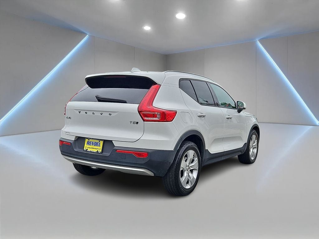 2020 Volvo XC40 Momentum