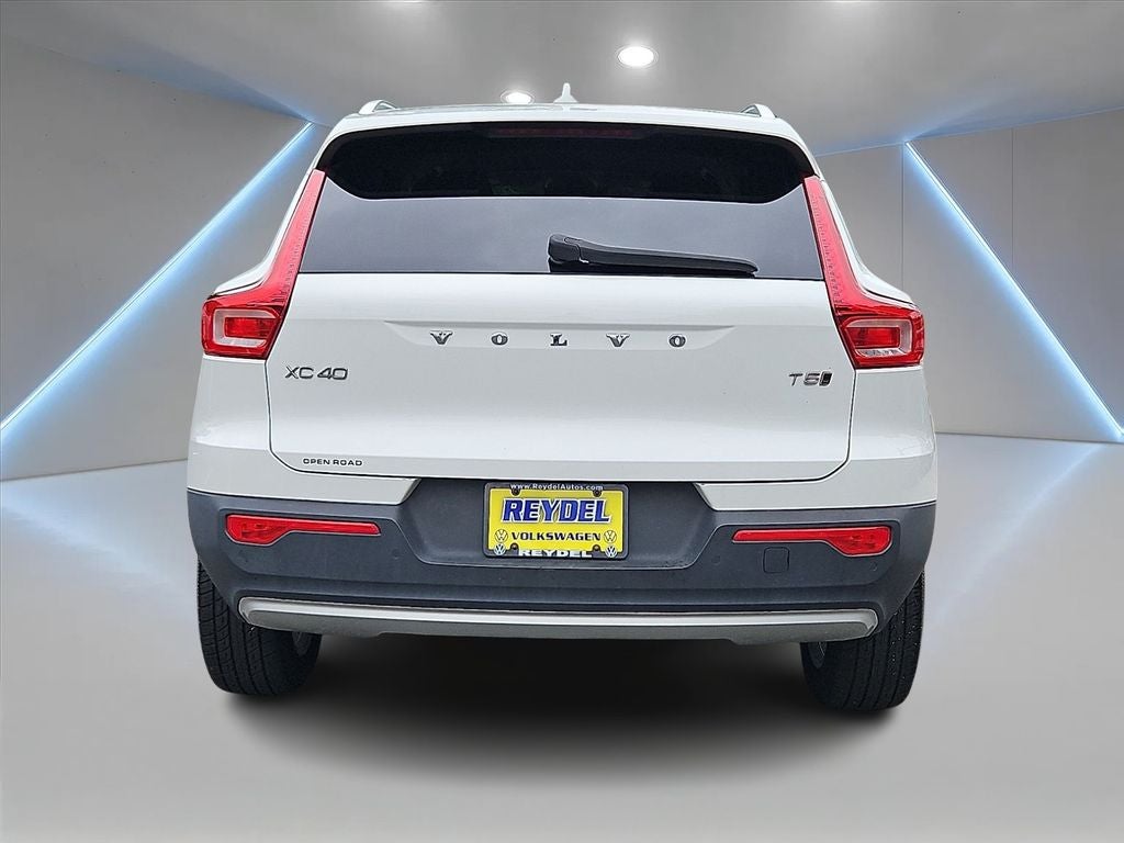 2020 Volvo XC40 Momentum