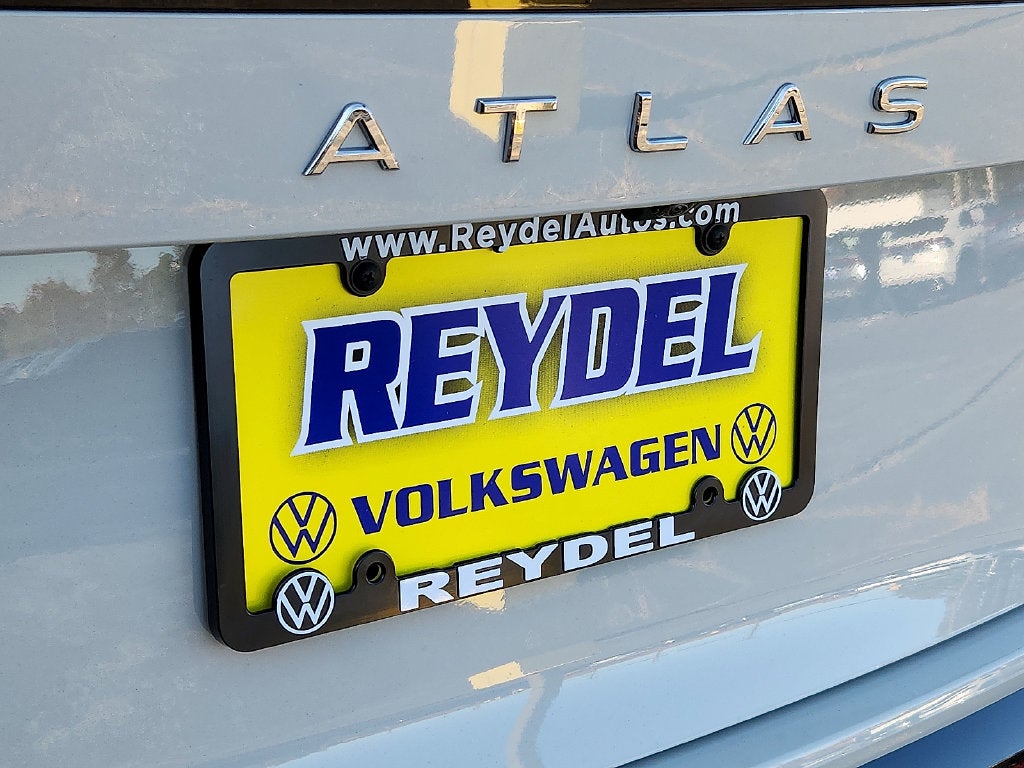 2027 Volkswagen Atlas SE w/Technology