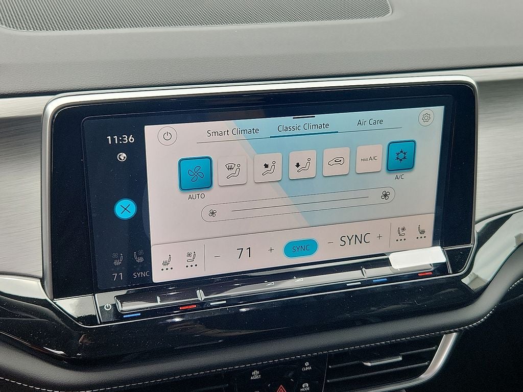 2025 Volkswagen Atlas Cross Sport 2.0T SE w/Technology
