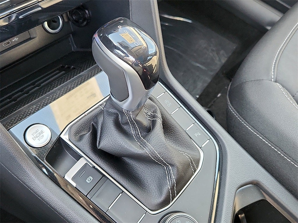 2026 Volkswagen Taos 1.5T SE Black