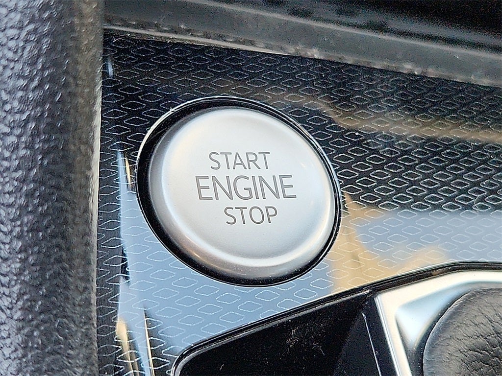 2026 Volkswagen Taos 1.5T SE Black