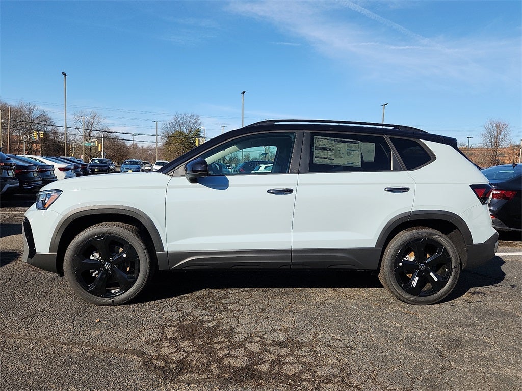 2026 Volkswagen Taos 1.5T SE Black