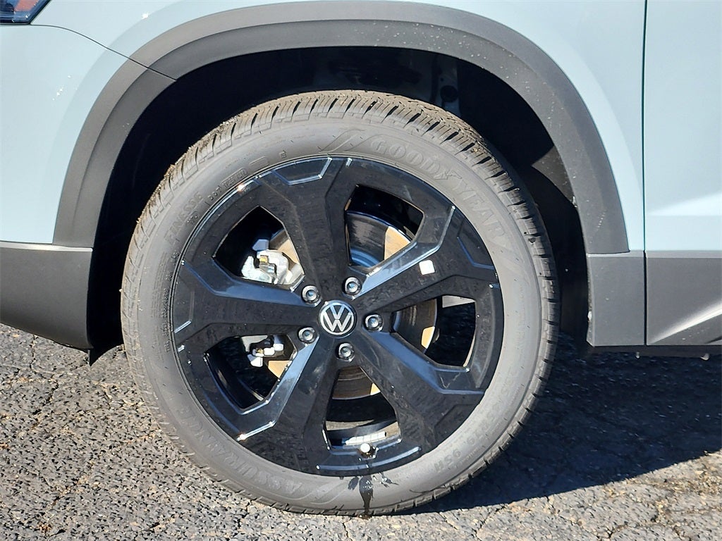 2026 Volkswagen Taos 1.5T SE Black