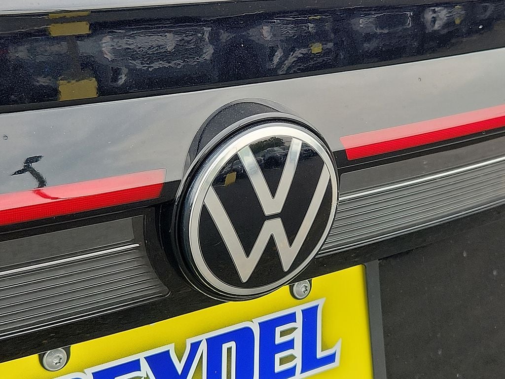 2026 Volkswagen Taos 1.5T SE Black