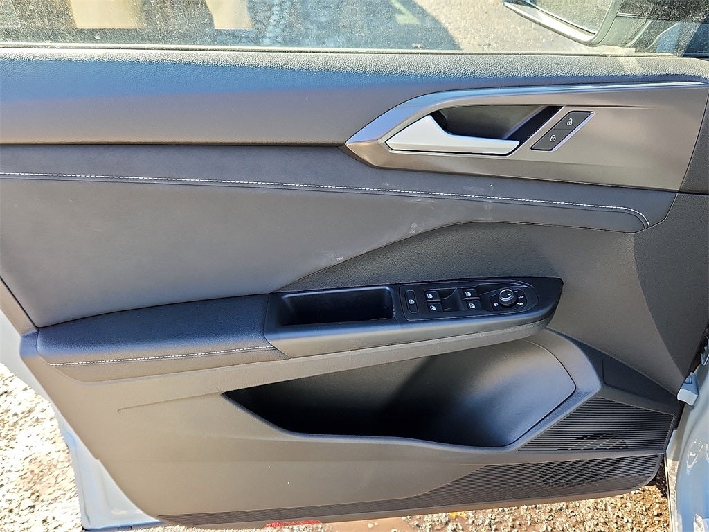 2026 Volkswagen Taos 1.5T SE Black