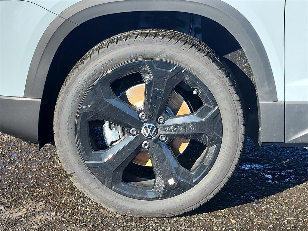 2026 Volkswagen Taos 1.5T SE Black