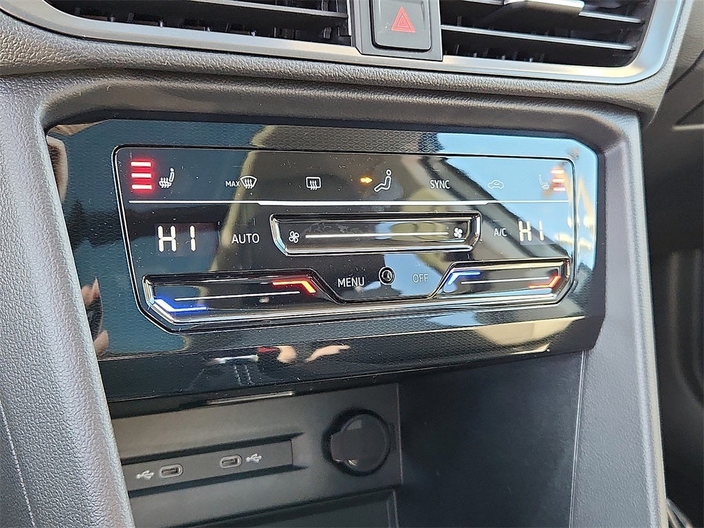 2026 Volkswagen Taos 1.5T SE Black