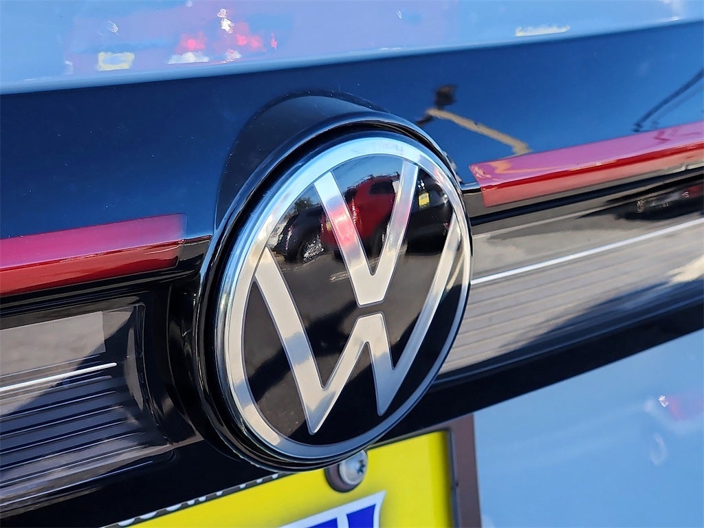 2026 Volkswagen Taos 1.5T SE Black