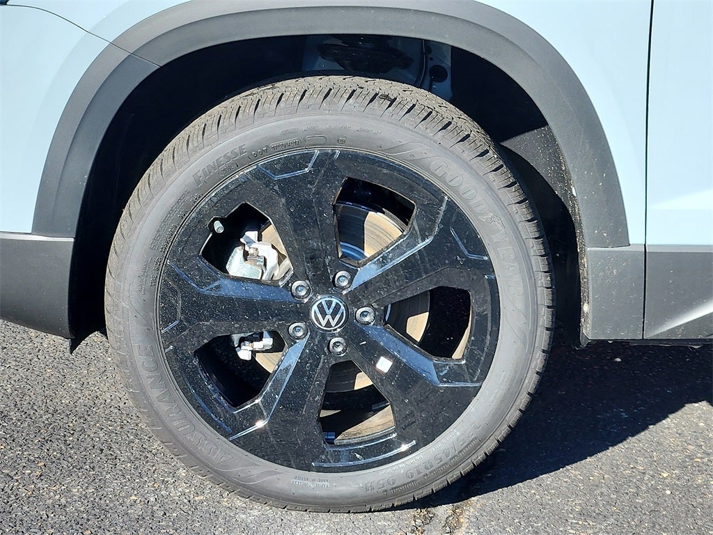 2026 Volkswagen Taos 1.5T SE Black