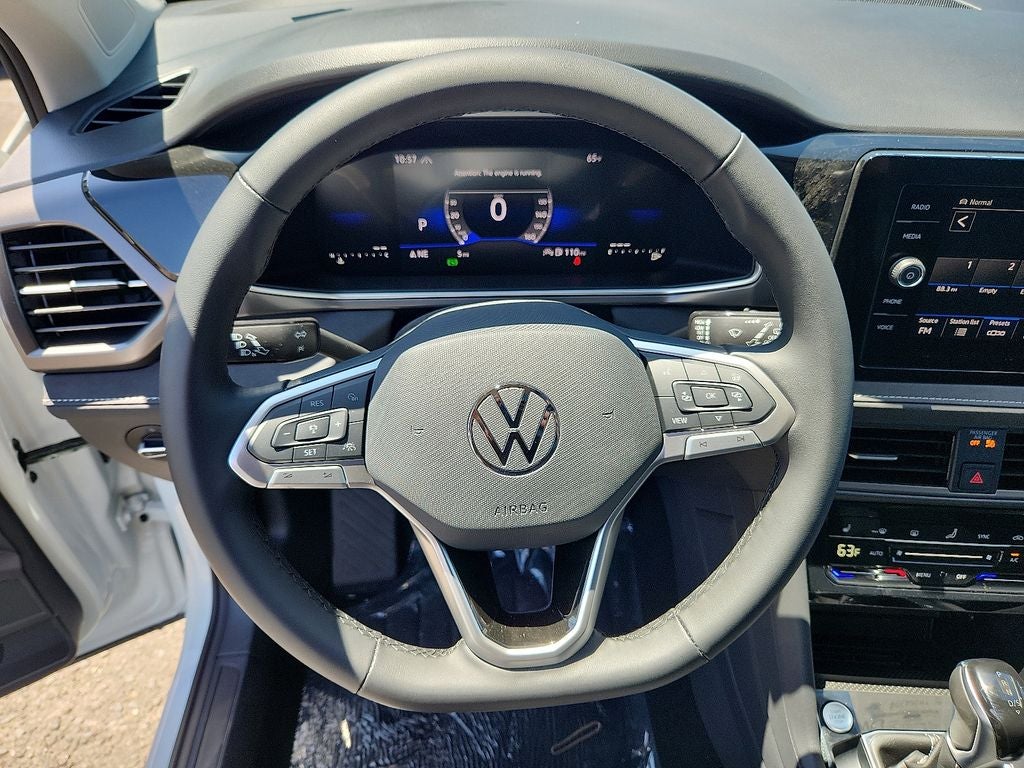 2026 Volkswagen Taos 1.5T SE Black