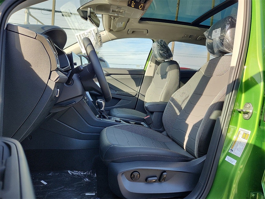 2026 Volkswagen Taos 1.5T SE Black