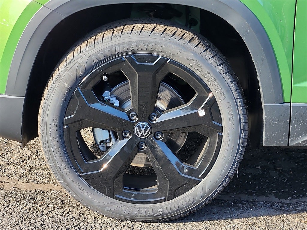 2026 Volkswagen Taos 1.5T SE Black