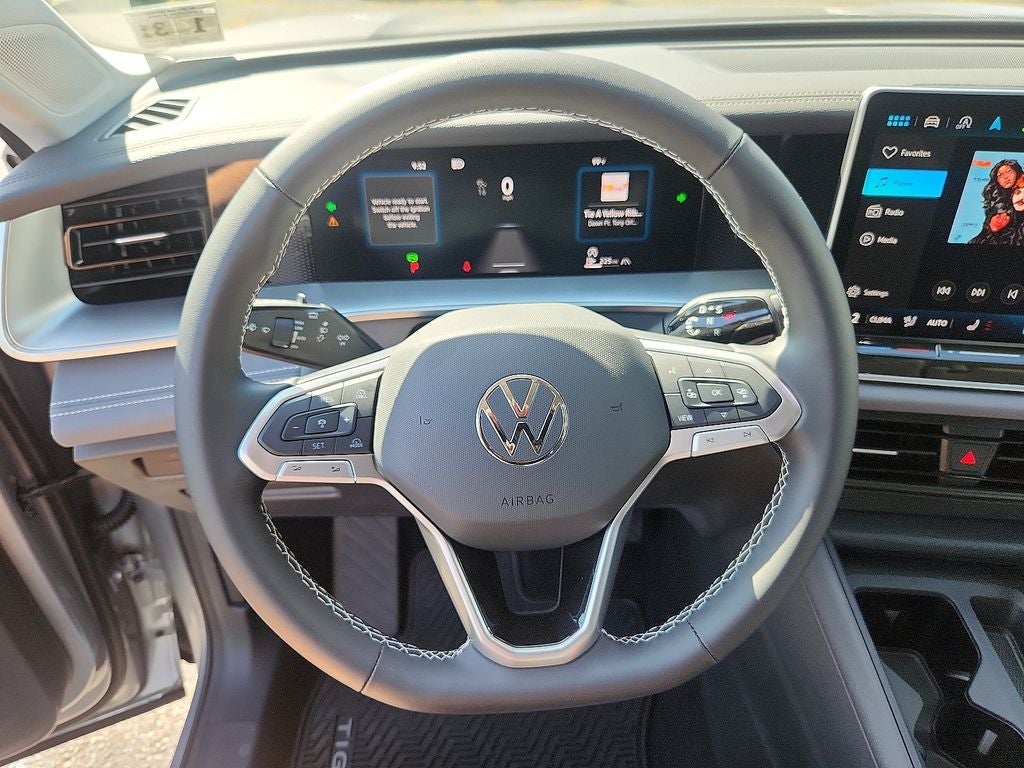 2025 Volkswagen Tiguan 2.0T SE