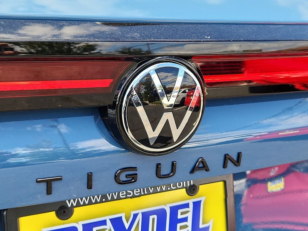 2026 Volkswagen Tiguan 2.0T SE R-Line Black