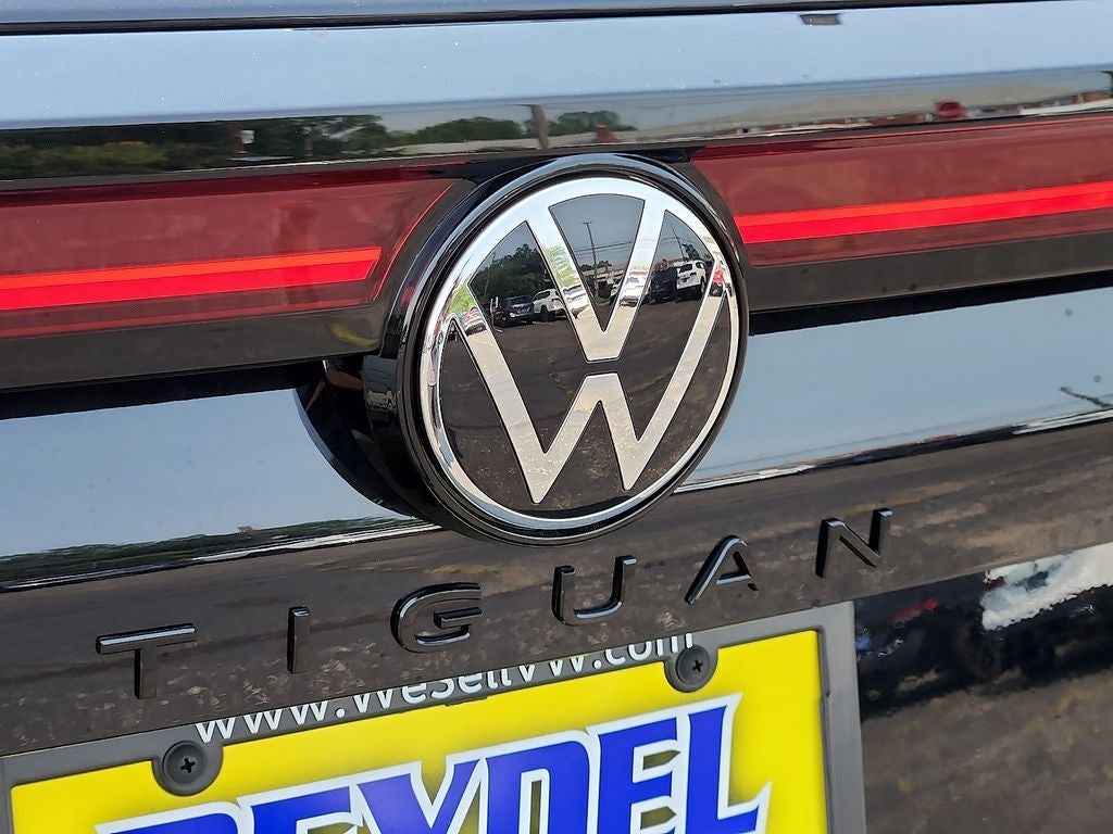 2026 Volkswagen Tiguan 2.0T SE R-Line Black