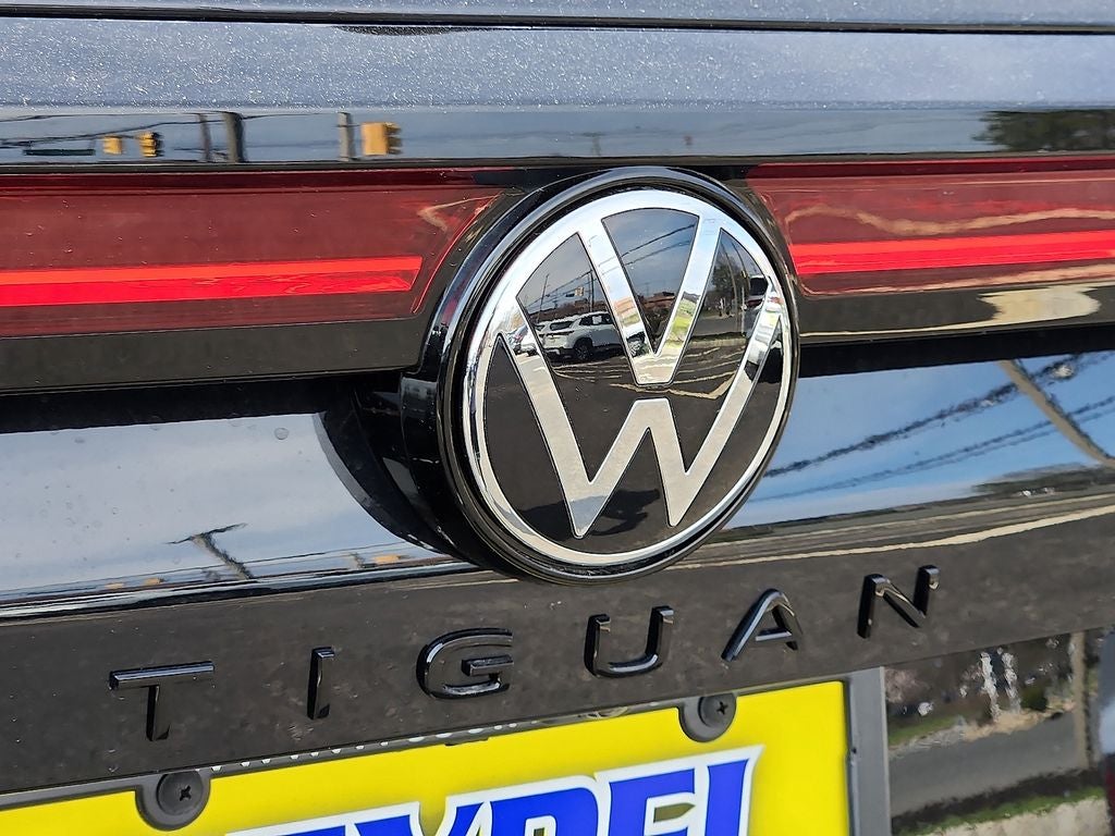 2026 Volkswagen Tiguan 2.0T SE R-Line Black