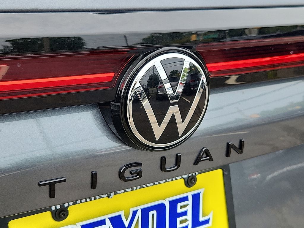 2026 Volkswagen Tiguan 2.0T SE R-Line Black