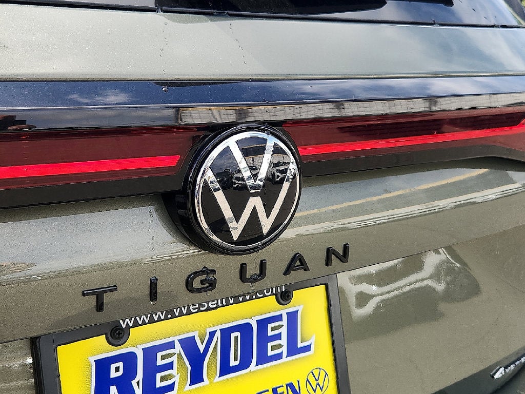 2026 Volkswagen Tiguan SE R-Line Black
