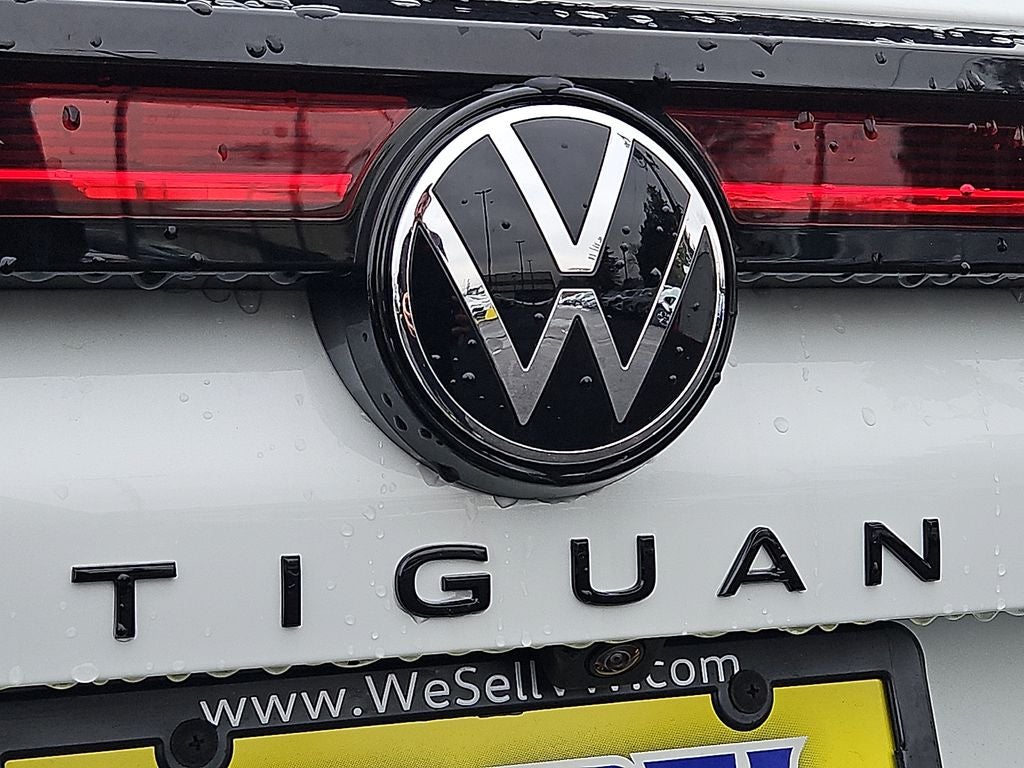 2026 Volkswagen Tiguan 2.0T SE R-Line Black