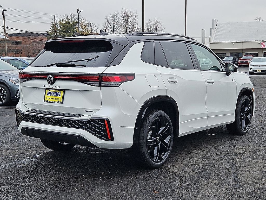 2026 Volkswagen Tiguan 2.0T SE R-Line Black