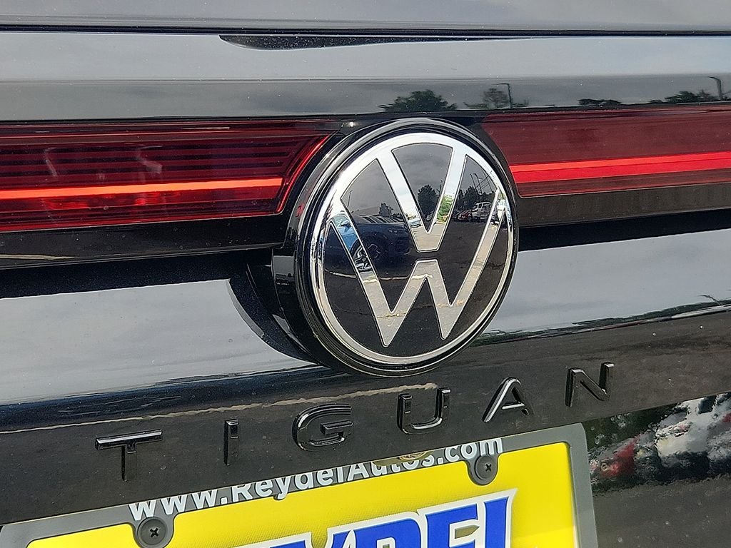 2026 Volkswagen Tiguan 2.0T SE R-Line Black