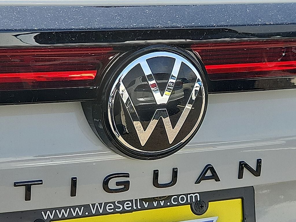 2026 Volkswagen Tiguan 2.0T SE R-Line Black